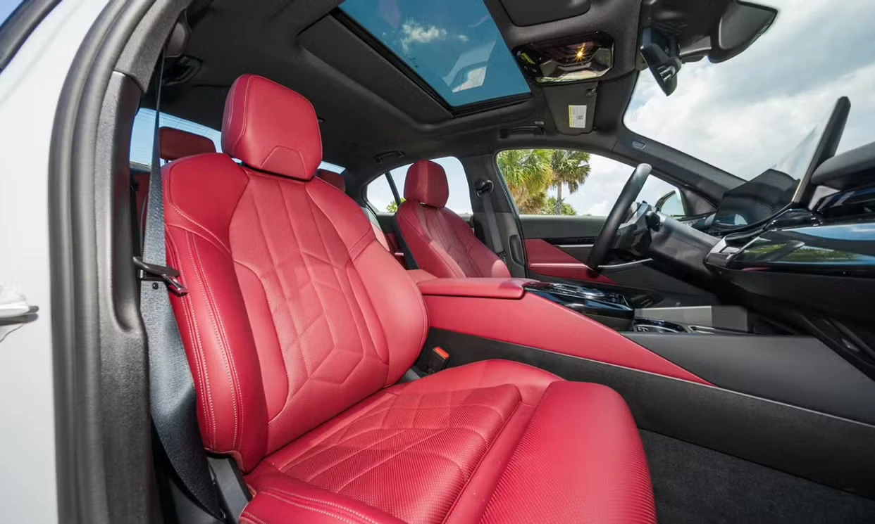 BMW 530i 2026 — vehicle gallery, photo 10
