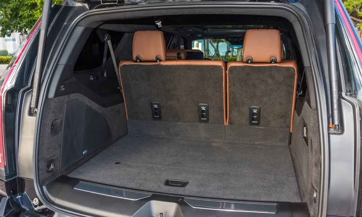 Cadillac Escalade ESV Sport Platinum 2025 — vehicle gallery, photo 16