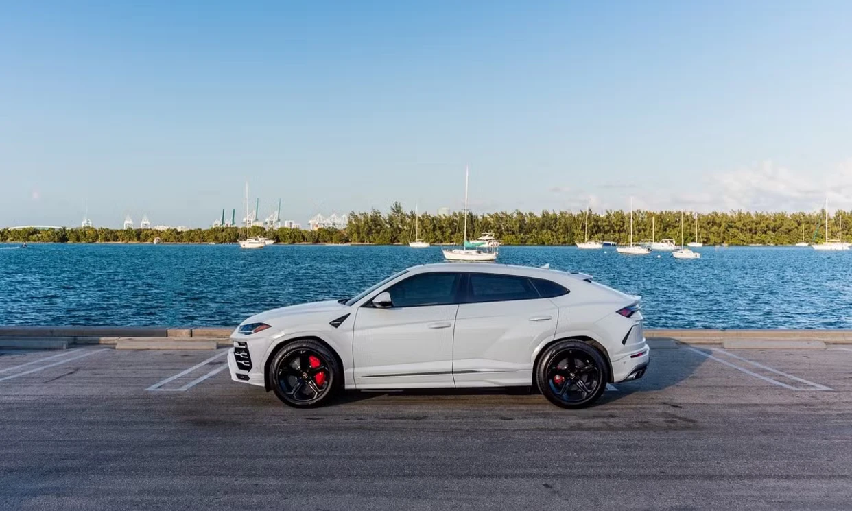 Lamborghini Urus 2020 — vehicle gallery, photo 17