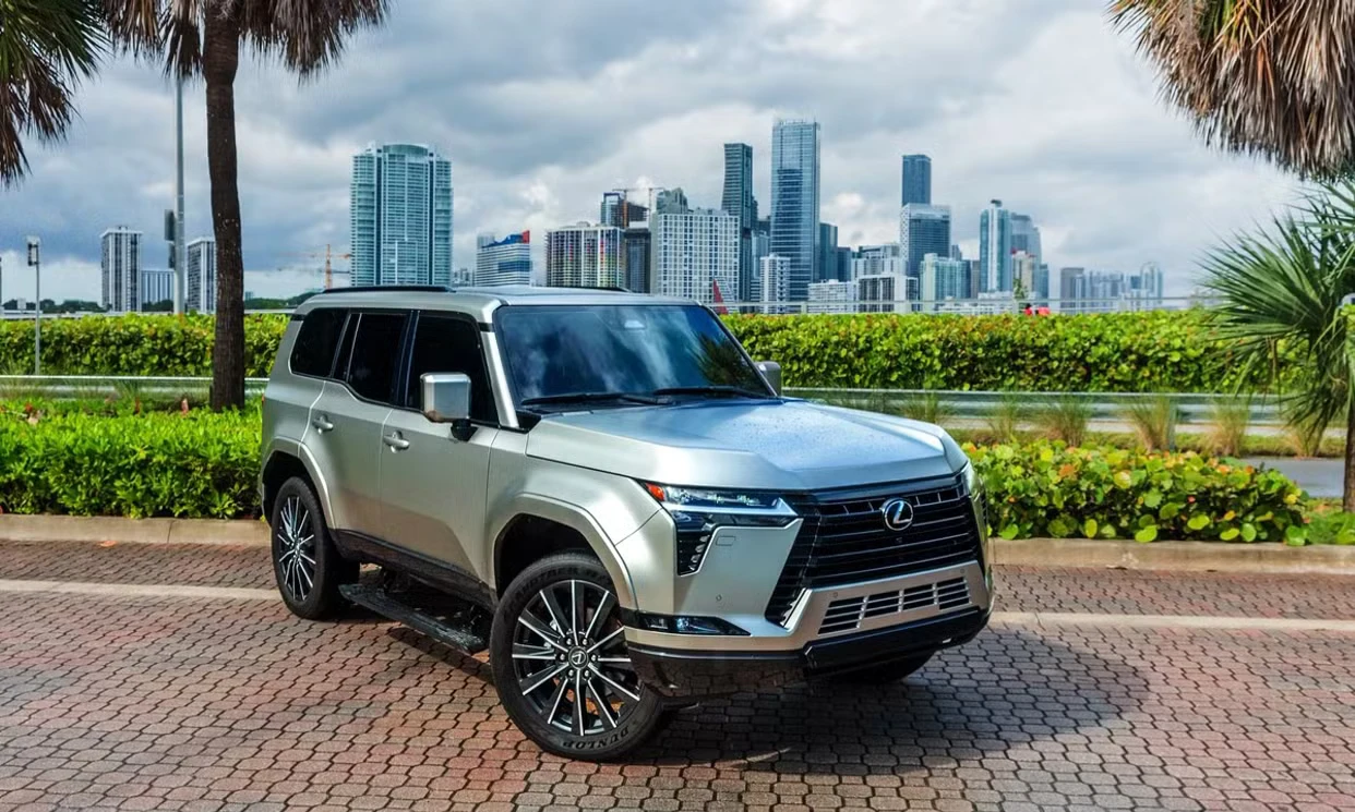 Lexus GX 550 Luxury+ 2025 — vehicle gallery, photo 3