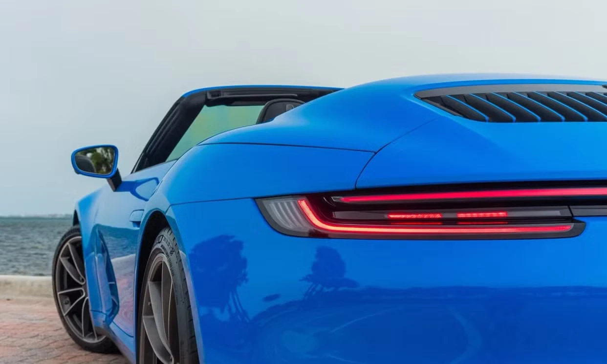 Porsche 911 Carrera 2022 — vehicle gallery, photo 9