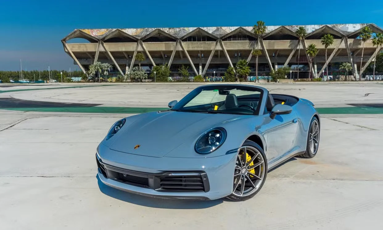 Porsche 911 Carrera 2023 — vehicle gallery, photo 1