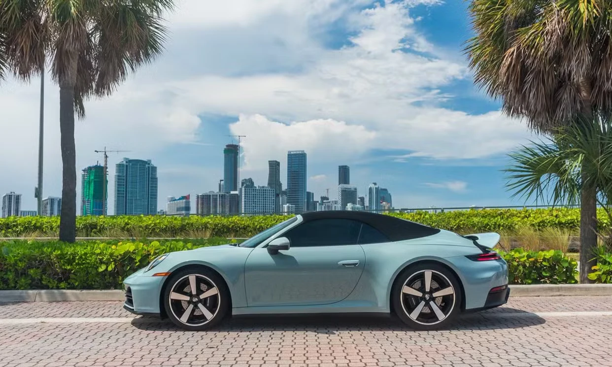 Porsche 911 Carrera 2025 — vehicle gallery, photo 6