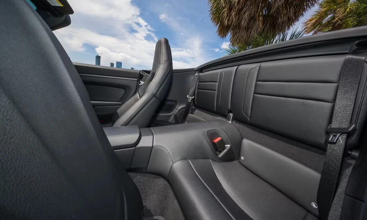 Porsche 911 Carrera 2025 — vehicle gallery, photo 15