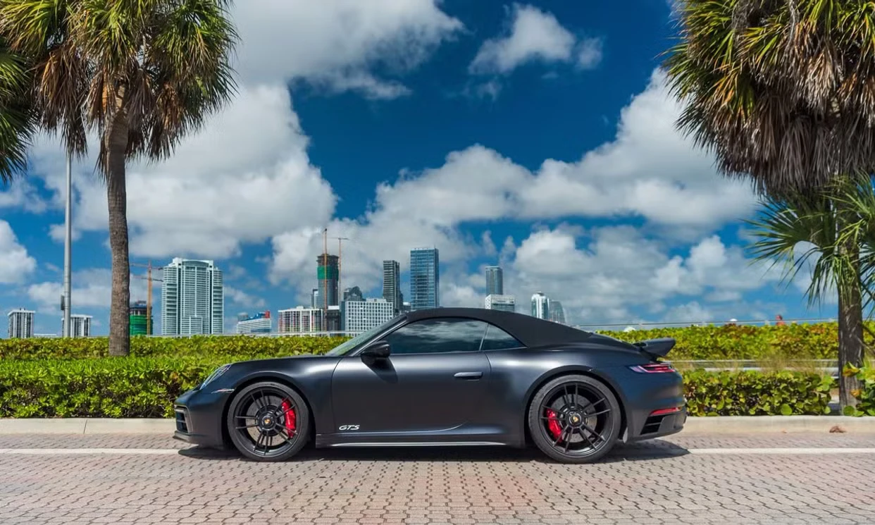 Porsche 911 Carrera 4 GTS 2022 — vehicle gallery, photo 3