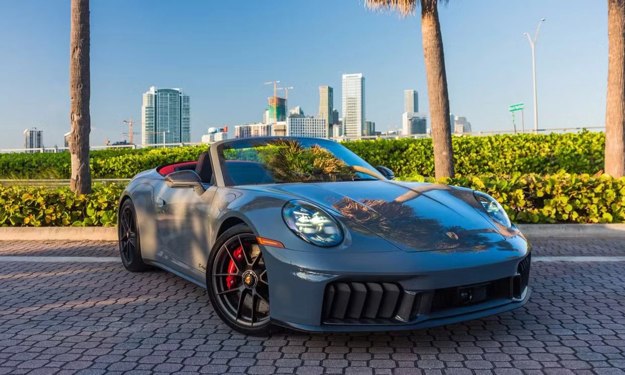 Porsche 911 Carrera GTS 2025 — vehicle gallery, photo 2