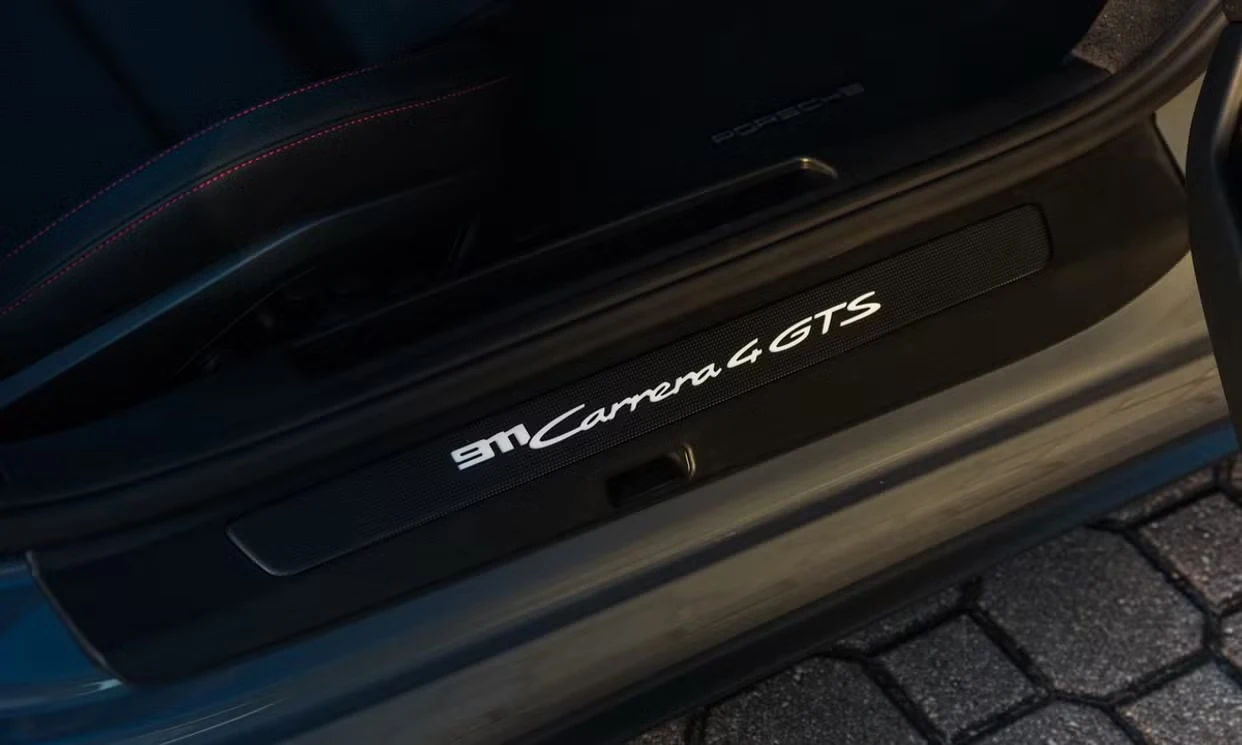 Porsche 911 Carrera GTS 2025 — vehicle gallery, photo 12