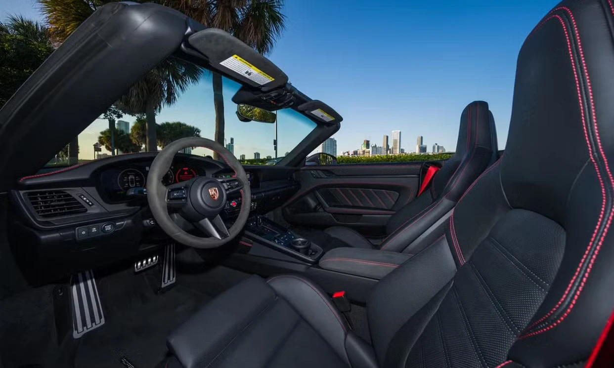Porsche 911 Carrera GTS 2025 — vehicle gallery, photo 14