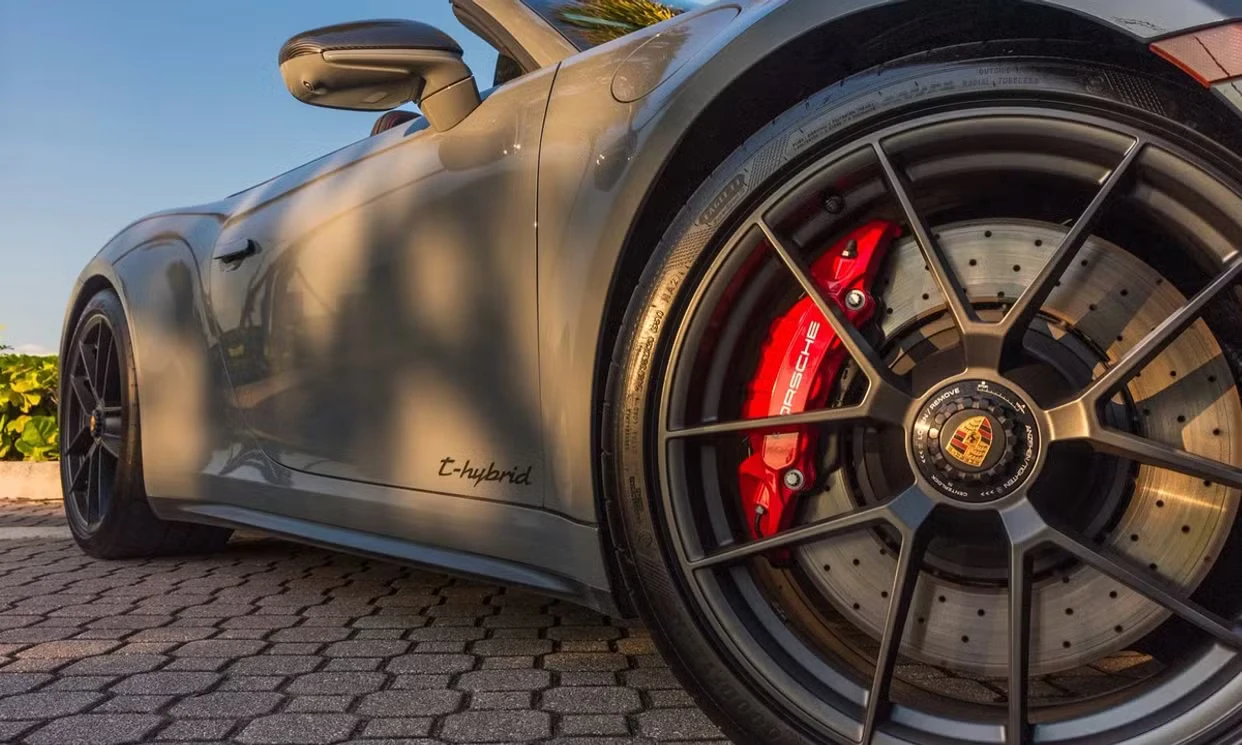 Porsche 911 Carrera GTS 2025 — vehicle gallery, photo 18