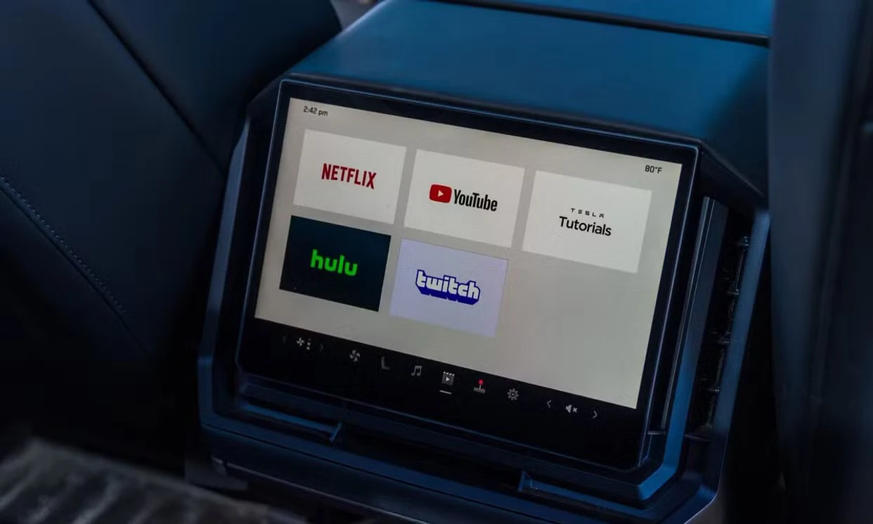 Tesla Cybertruck 2024 — vehicle gallery, photo 17