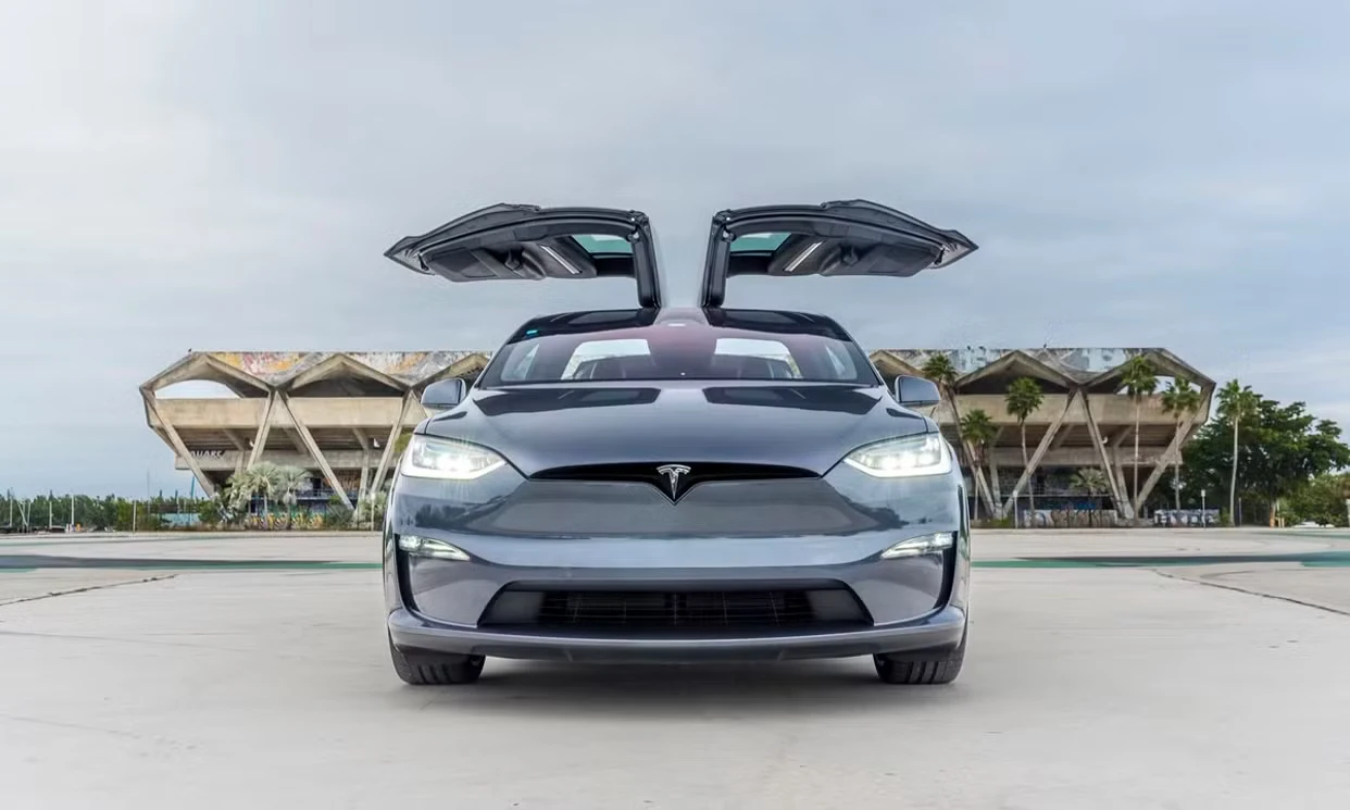 Tesla Model X 2024 — vehicle gallery, photo 1