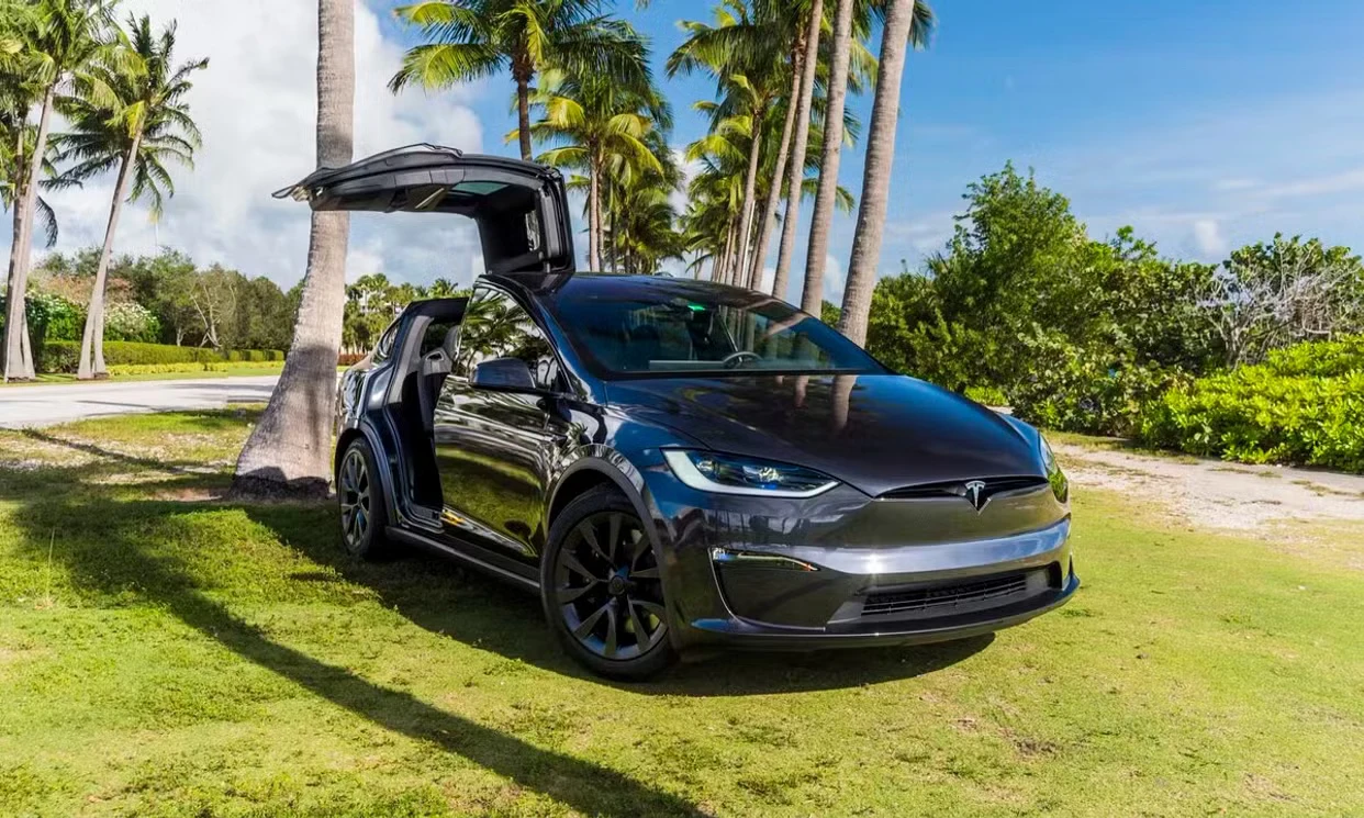 Tesla Model X 2024 — vehicle gallery, photo 3