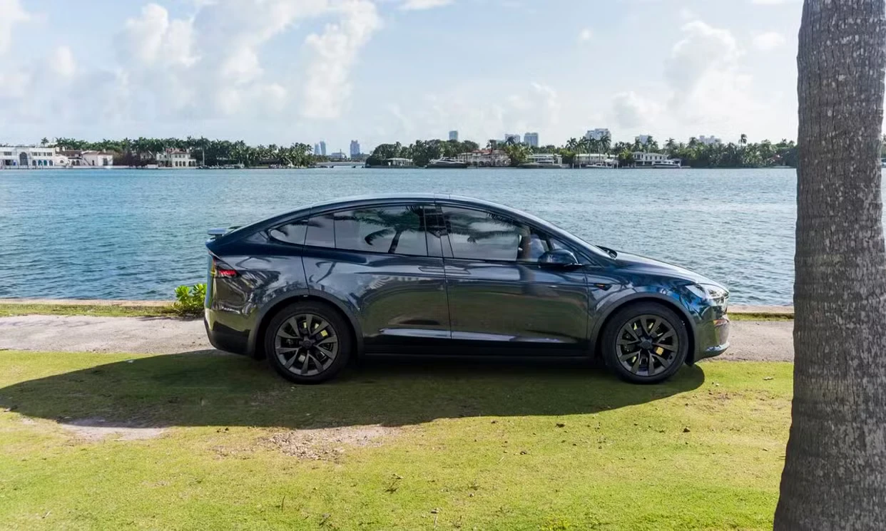 Tesla Model X 2024 — vehicle gallery, photo 5