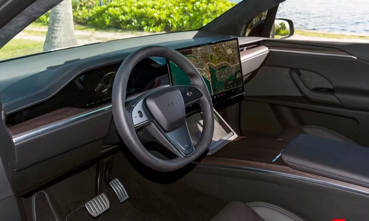 Tesla Model X 2024 — vehicle gallery, photo 7
