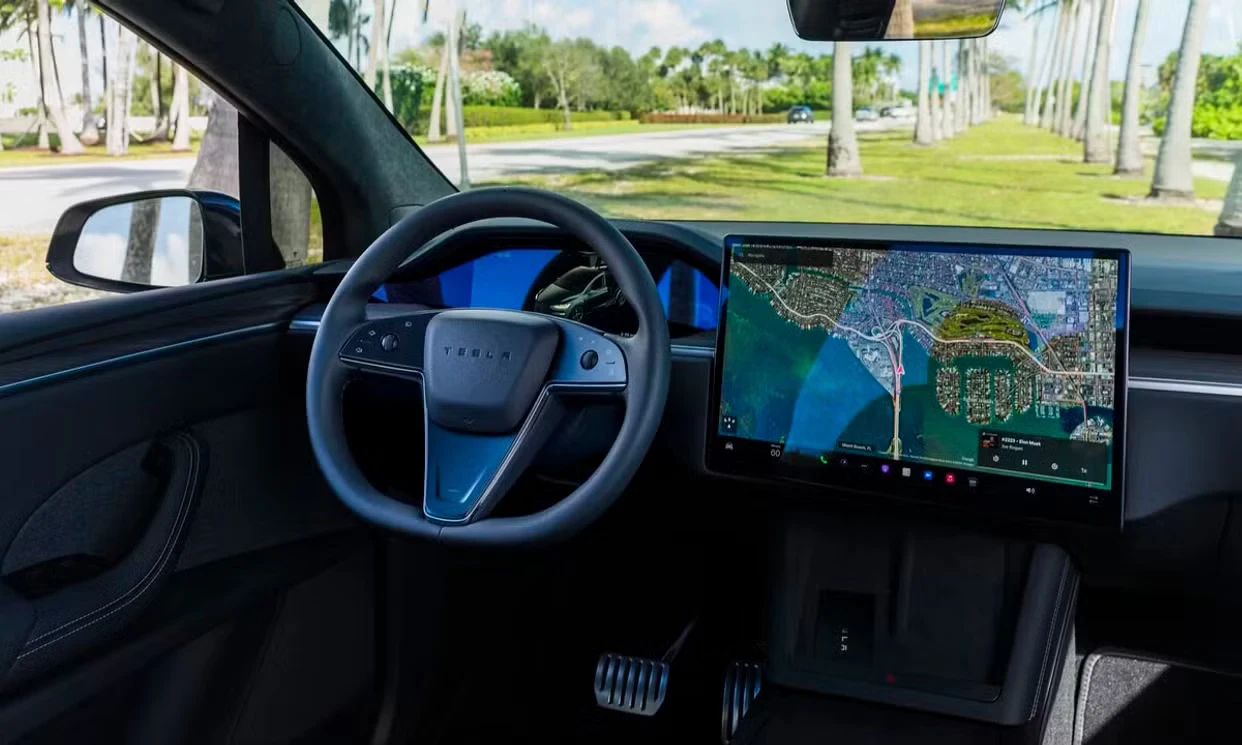 Tesla Model X 2024 — vehicle gallery, photo 9
